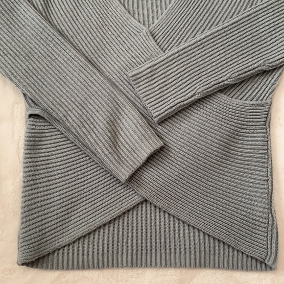Cupcakes & Cashmere Gray Wrap Sweater Size L - Picture 11 of 13